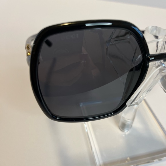 Gucci GG0744SK Oversized Square Black Sunglasses Women w/ Case & Dust Bag - Picture 8 of 16
